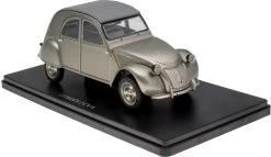 Citroen 2CV A - Silver 1948 1:24th Scale