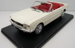 Ford Mustang Convertible 1965 - White 1:24th Scale